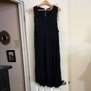 JODIFL Black Sleeveless Midi Dress